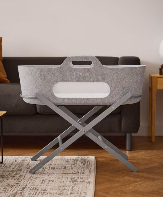SnuzBaskit Moses Basket and Stand in Light Grey/Dove with KinderFelt and Wood