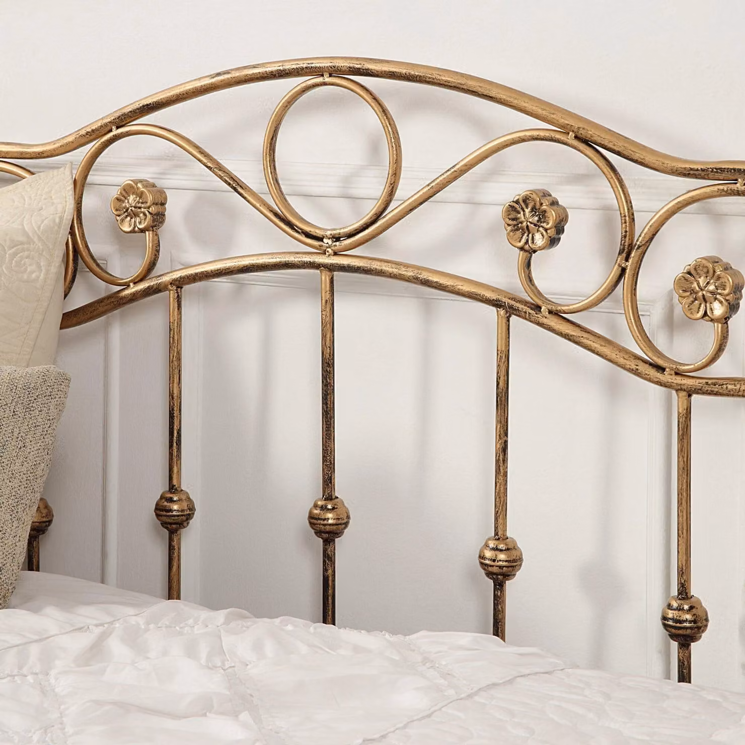 SlumberWorx Essendon Vintage Metal Day Bed in Bronze and Gold, W/D/H: 200 x 100 x 111 cm – 2
