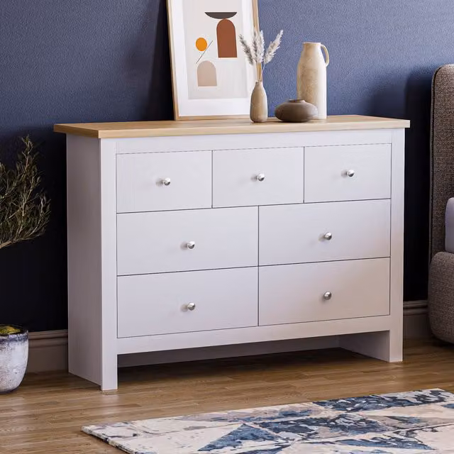 Vida Designs Arlington 7 Drawer Chest in White