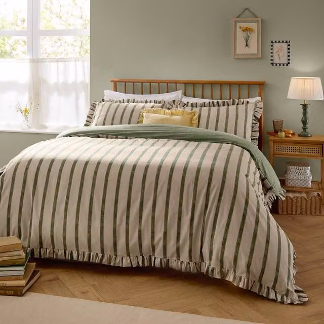 Wylder Connie Striped Ruffle Cotton Duvet Cover Set in Green, Reversible, W/D/H: 180 x 200 cm