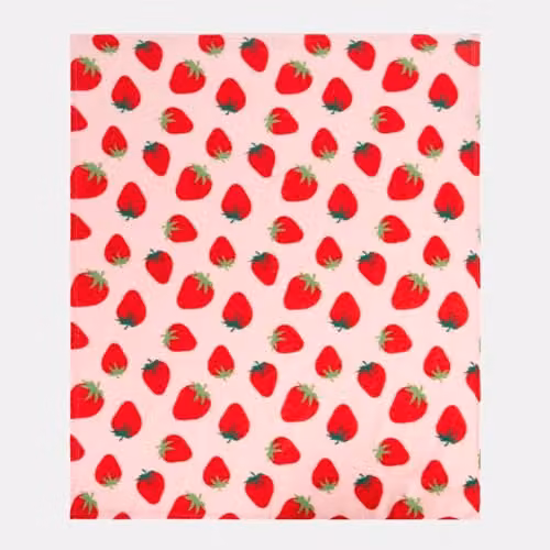 OHS Strawberry Print Fleece Throw Blanket in Pink and Red, W/D/H: 120 x 150 cm – 4