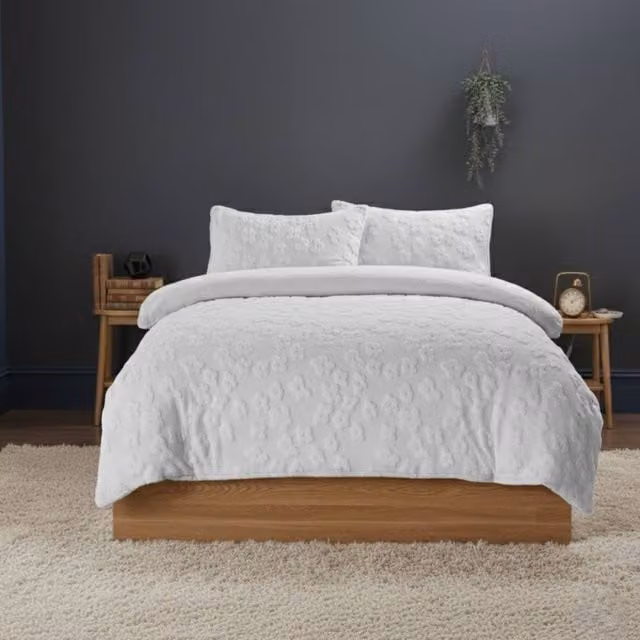 Snug City White Daisy Embossed Teddy Fleece Duvet Cover and Pillowcase Set, Single – 1