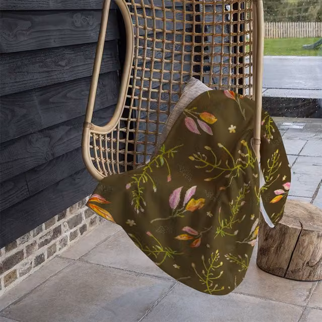 Benjamin Tate Design Green Branches Floral Fleece Blanket in Green and Sand, W/H: 120 x 150 cm