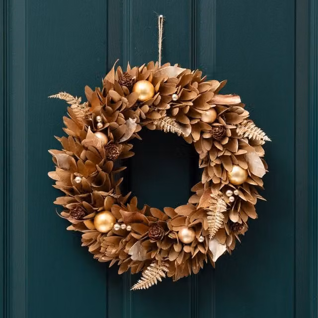 Scottish Everlastings Ltd Round Rustic Wood Shave Wreath in Gold and Brown, Diameter: 38 cm