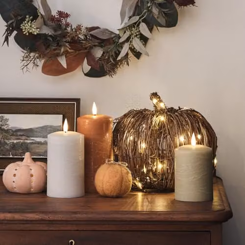 Lights4fun Set of 2 Pre-Lit Rattan Pumpkins in White and Brown for Indoor and Outdoor Decoration – 6