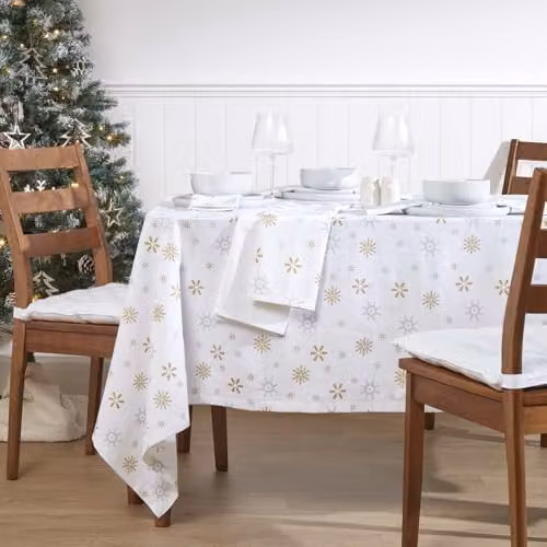 Homescapes Christmas Snowflake Tablecloth in White and Gold, 137 x 229 cm – 2