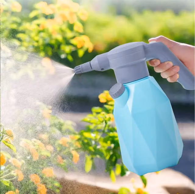 Livingandhome USB Rechargeable Electric Garden Sprayer, 2L, Blue