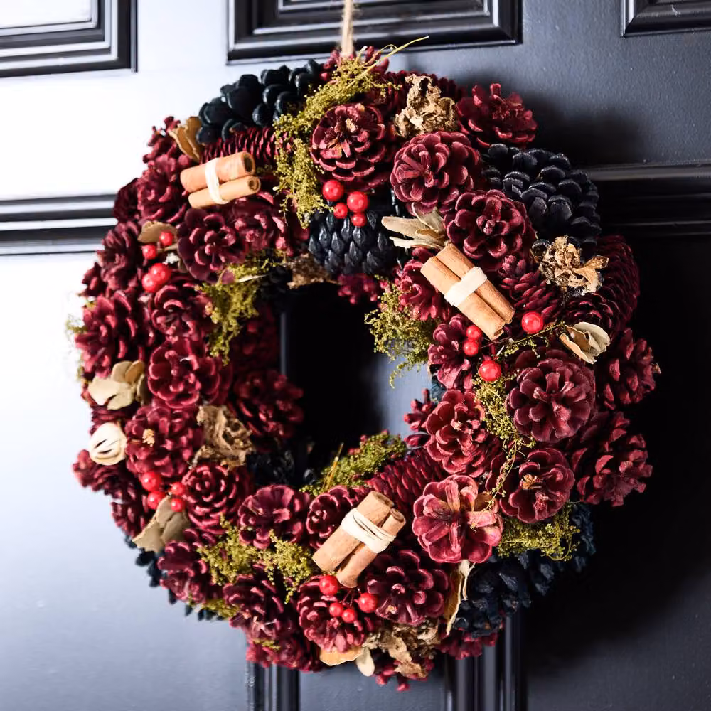 Dibor Red and Green Christmas Wreath with Cinnamon Pine Leaves, Diameter: 36 cm – 3