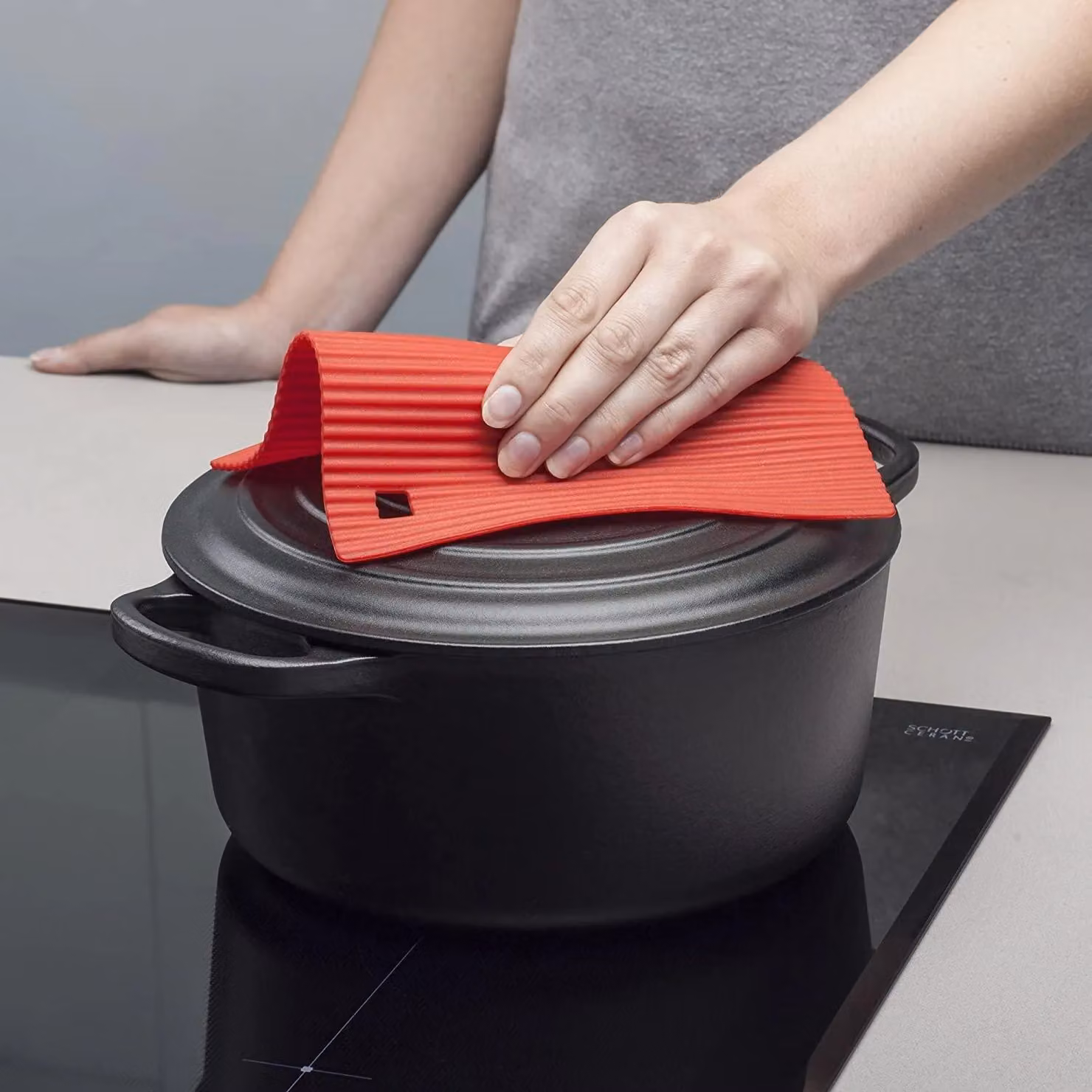 Zeal Silicone Square Hot Mat Trivet in Red, W/D/H: 18 x 18 x 0.4 cm – 2