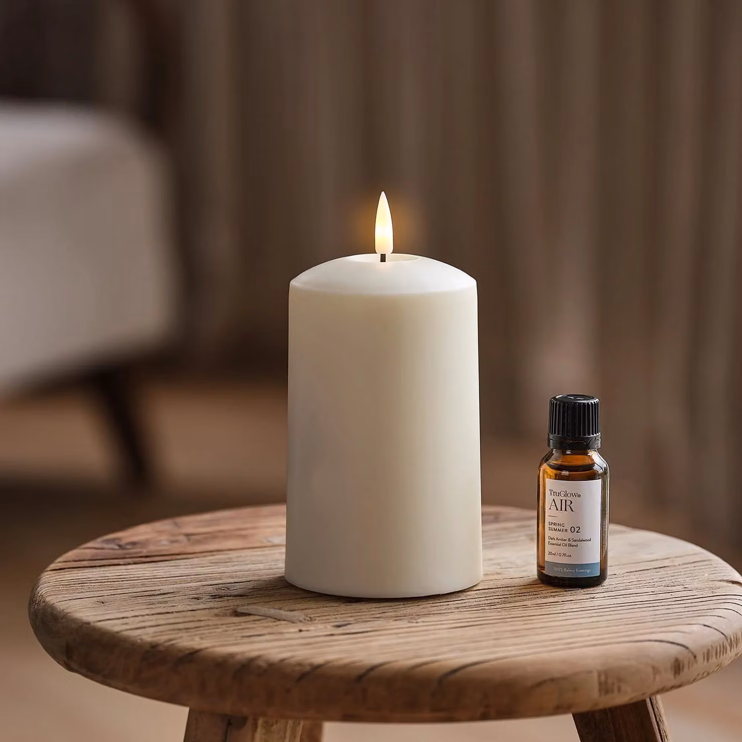 TruGlow AIR Portable Candle Diffuser and Dark Amber & Sandalwood Diffuser Oil Bundle in White