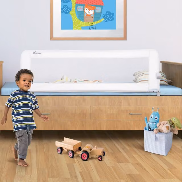 Dreambaby Nicole Foldable Bedrail in White