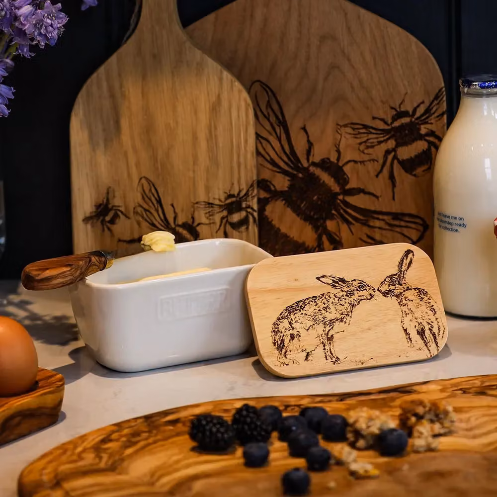 Selbrae House White Kissing Hare Butter Dish – 2