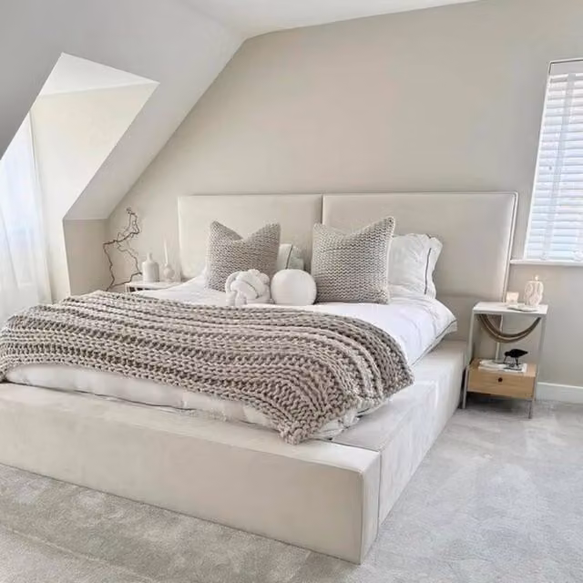 Stratus Interiors Tempa Modern Velvet Platform Bed with Gas Lift Ottoman Storage, White, W/D/H: 200 x 200 x 218.44 cm