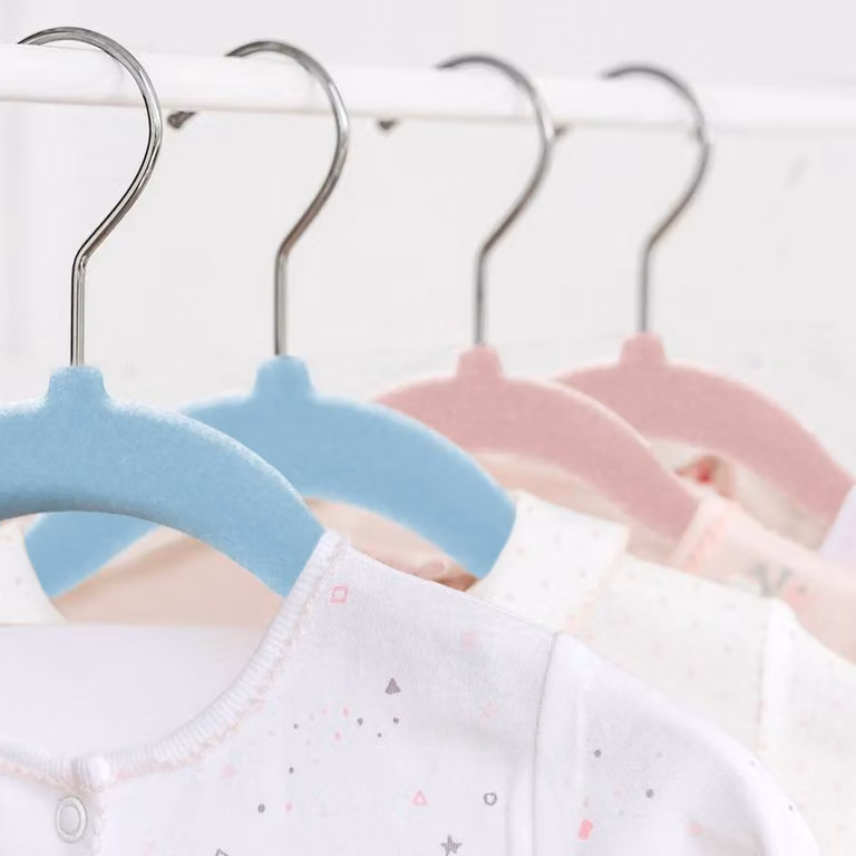 Kidoola 20 Non-Slip Velvet Baby Clothing Hangers in Beige and White