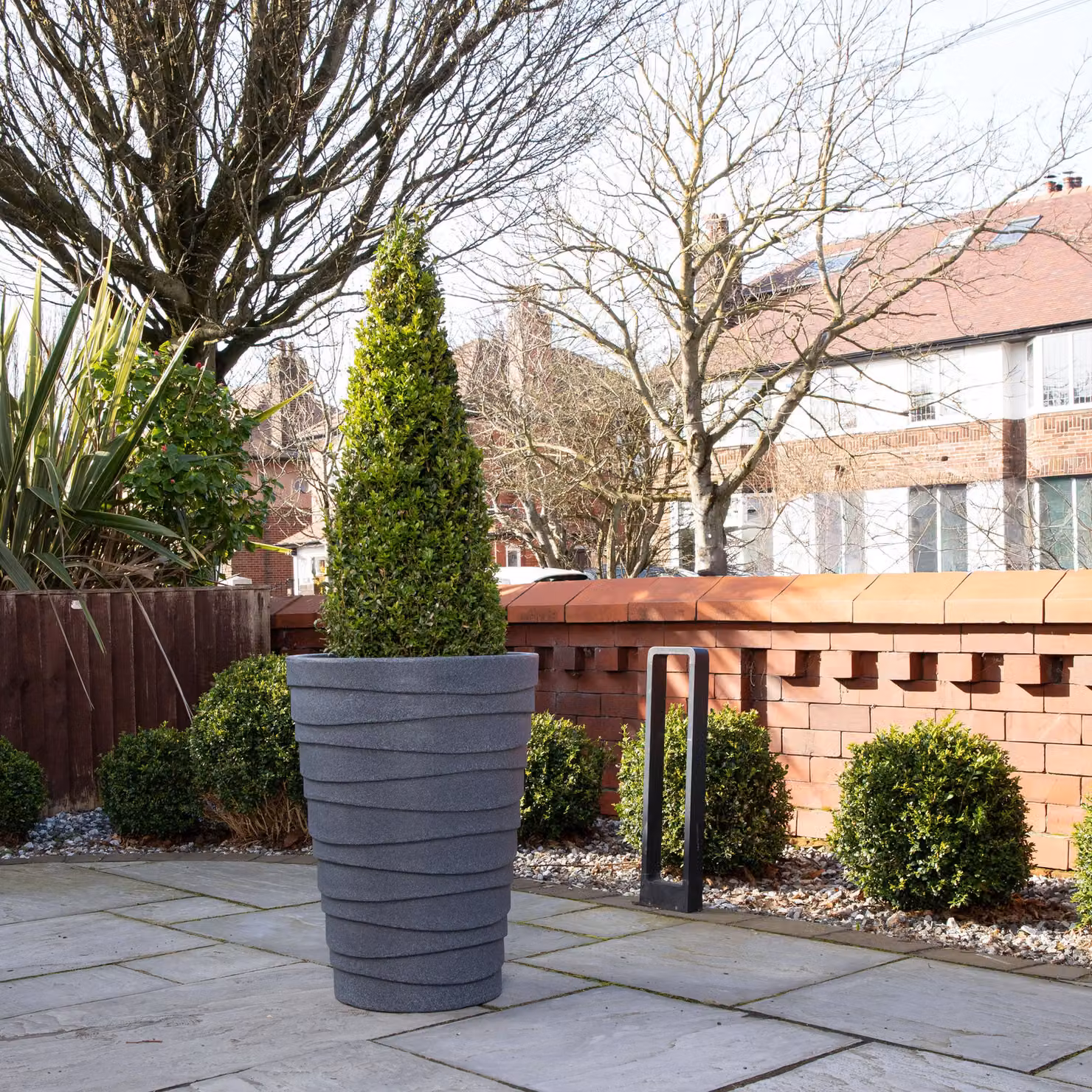 Samuel Alexander Trojan Round Garden Planter Pot in Grey, Height: 66 cm, Width: 48 cm – 3
