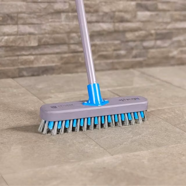 Lifestyle Castle Fill Deck Scrub Brush in Grey