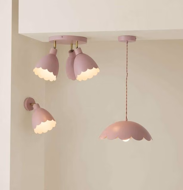 ValueLights Millie Adjustable Scallop Wall Light in Rose Pink