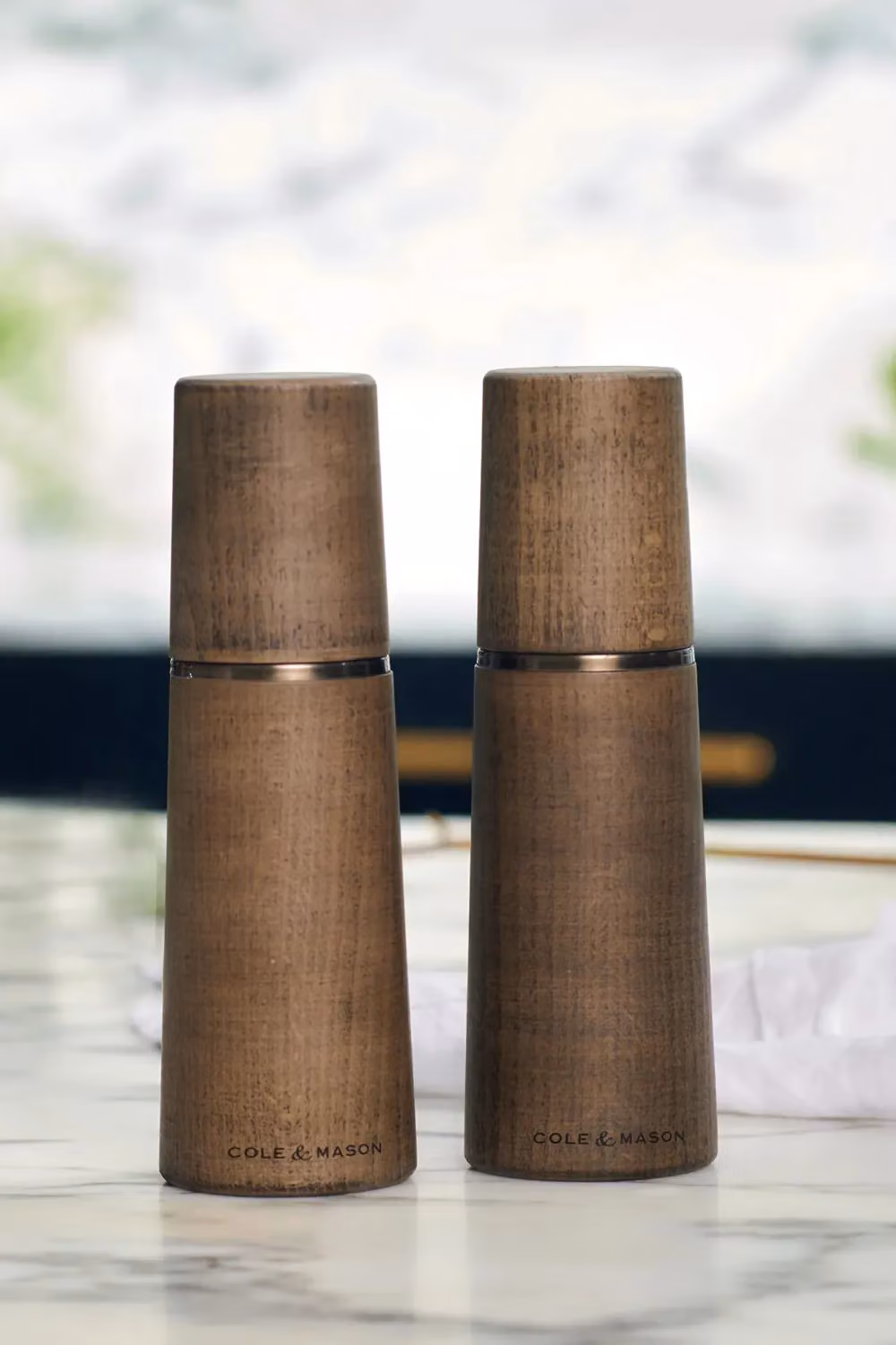 Cole & Mason Marlow Salt and Pepper Mill Set in Grey Wood and Ceramic, H: 18.5 cm – 2