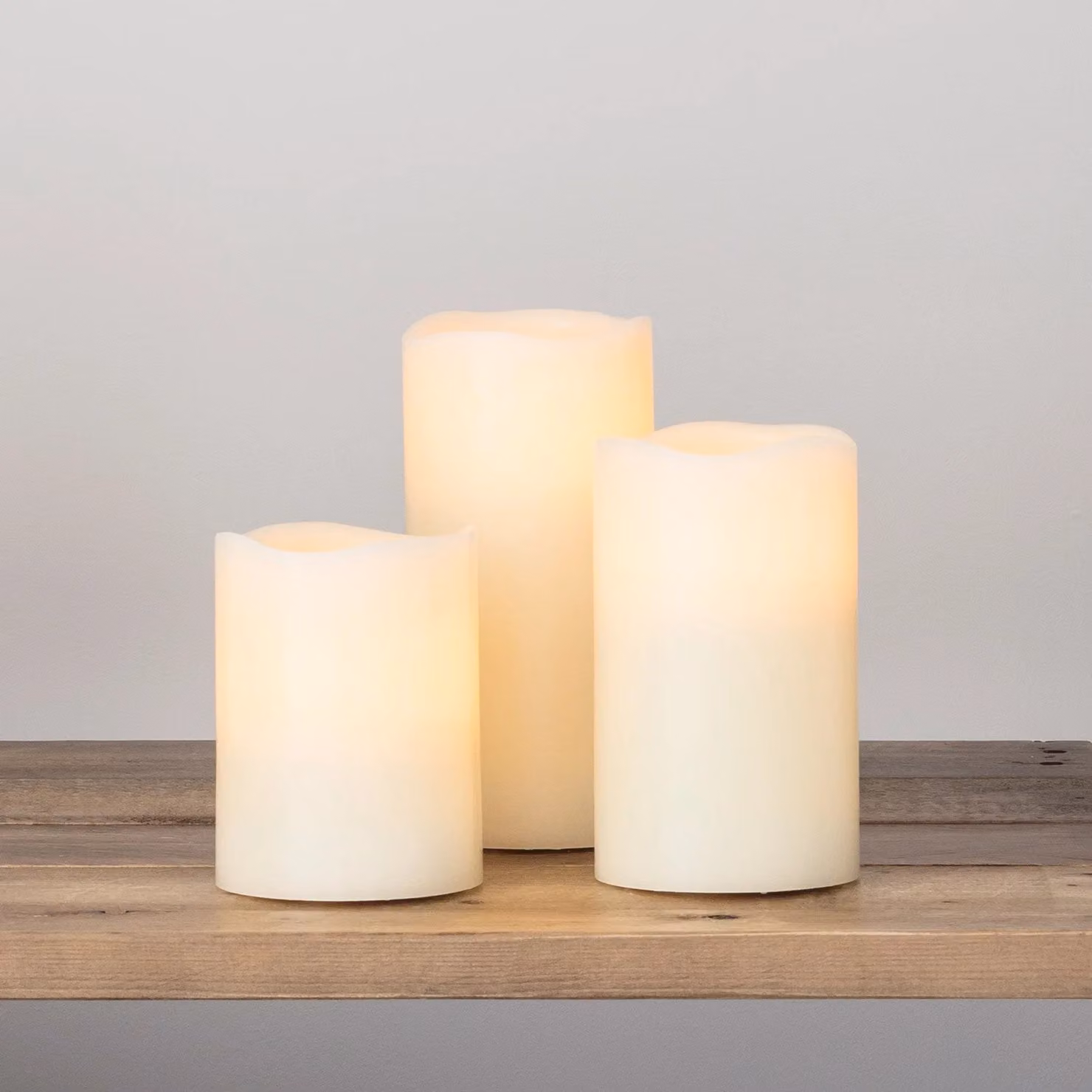 Lights4fun Set of 3 White Real Wax Battery Operated LED Pillar Candles with Timer and Flicker Effect – 1