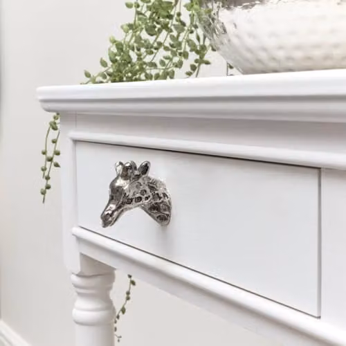 Melody Maison Polished Antique Silver Metal Giraffe Drawer Knob – 1