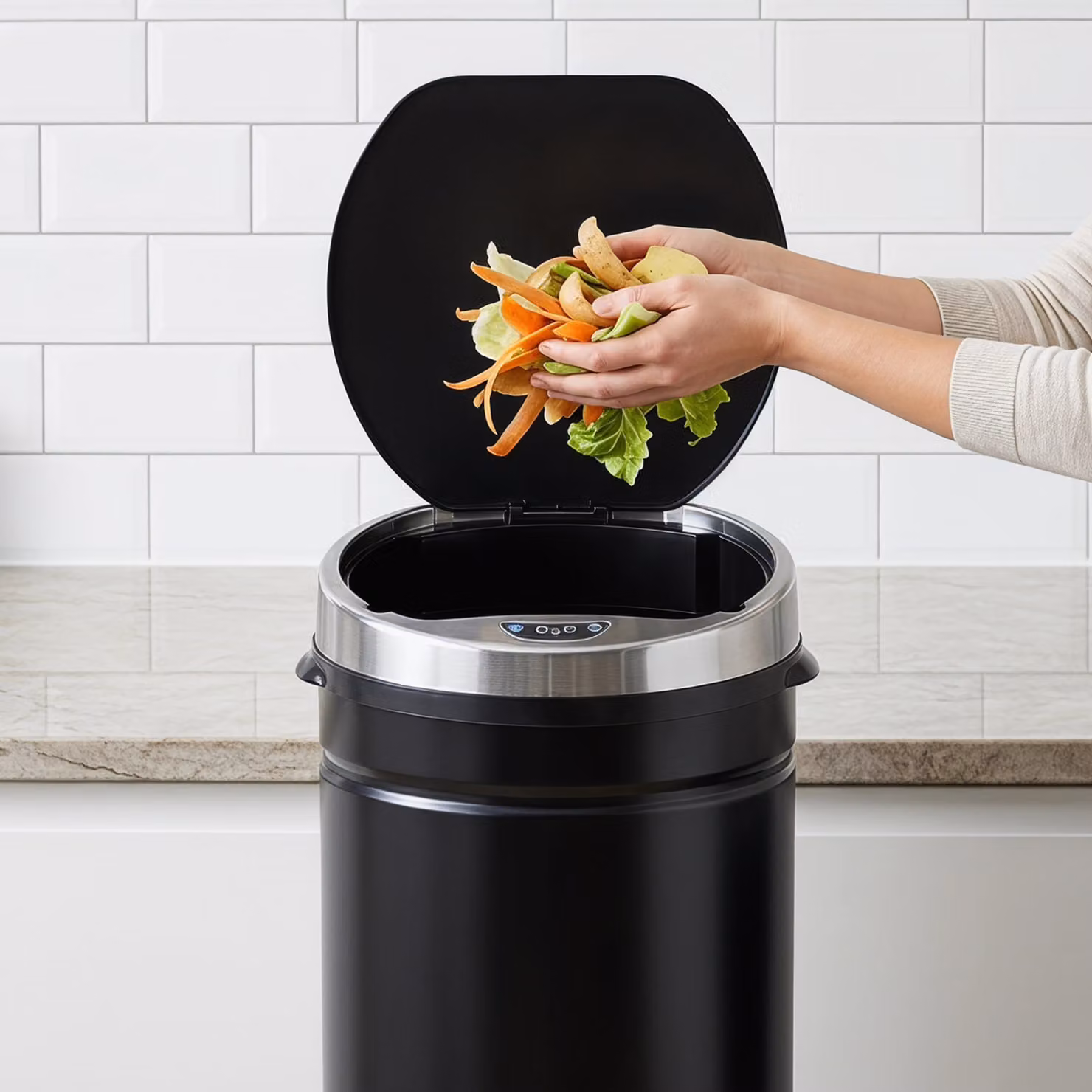 HOMCOM Stainless Steel Automatic Sensor Waste Bin in Black – 8