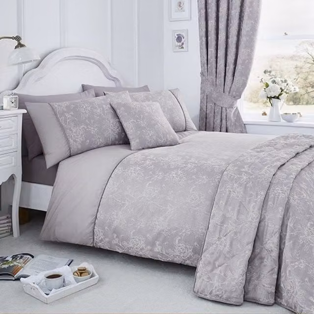Dreams & Drapes Jasmine Floral Jacquard Duvet Cover Set in Purple, W/D/H: 180 x 200 cm
