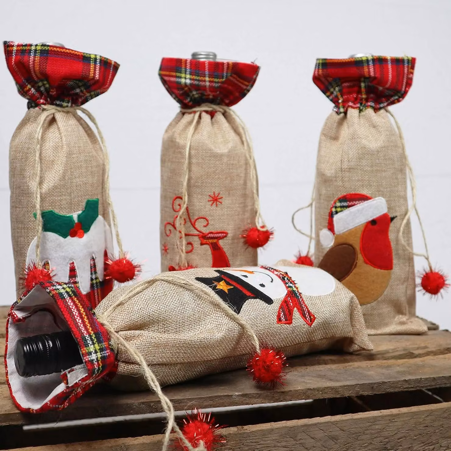 Shatchi Christmas Wine Bottle Cover in Brown Burlap Hessian Linen with Floral Print and Drawstring Closure – 8