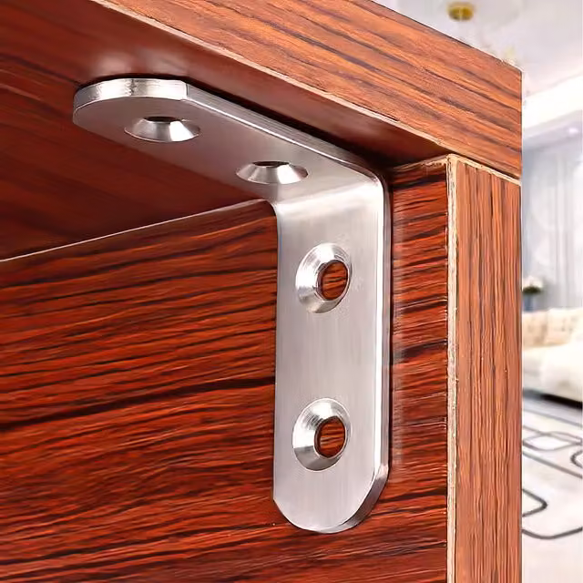 Livingandhome Set of 32 Stainless Steel Angle Brackets in Silver