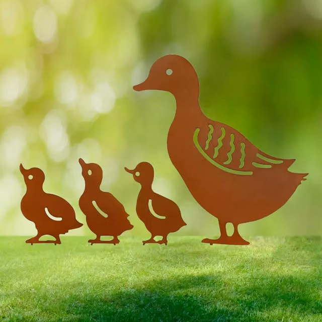 Garden Mile Metal Duck Family Ornament in Brown