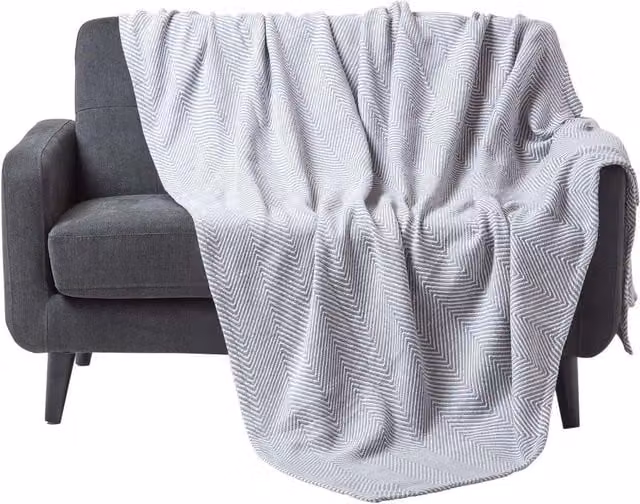 Homescapes Grey Cotton Chevron Woven Throw with Fringes, Width: 255 cm