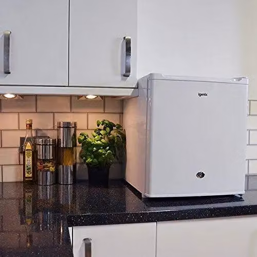 Igenix 33L Lockable Countertop Mini Freezer, White – 2