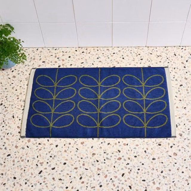 Orla Kiely Linear Stem Cotton Bath Mat in Navy and Olive Green