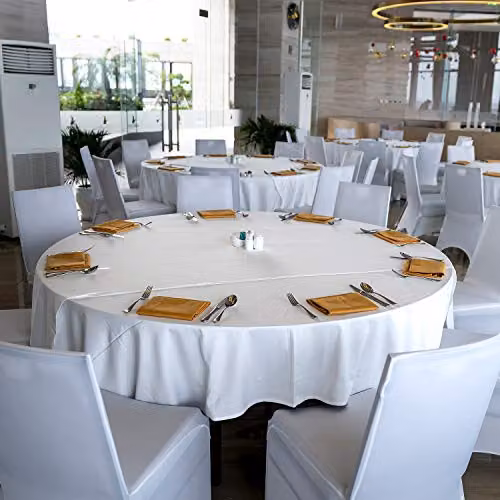 WedDecor 10-Piece White Polyester Damask Tablecloth Set with Branch Swirl Pattern, Round, W: 305 cm – 2