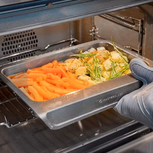 MasterClass Non-Stick Carbon Steel Rectangular Baking Sheet, Grey, W: 35 cm, D: 25 cm, H: 1 cm