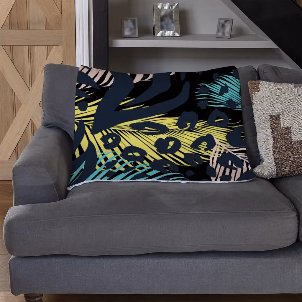 Benjamin Tate Design Animal and Tropical Print Fleece Blanket in Green, Sand and Multicolour, W/H: 120 x 150 cm – 3