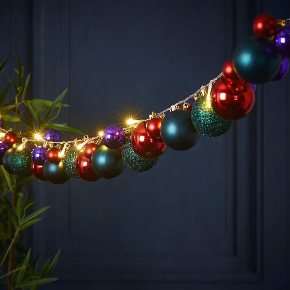 Atkin & Thyme Retro 2M Bauble Garland in Purple and Green