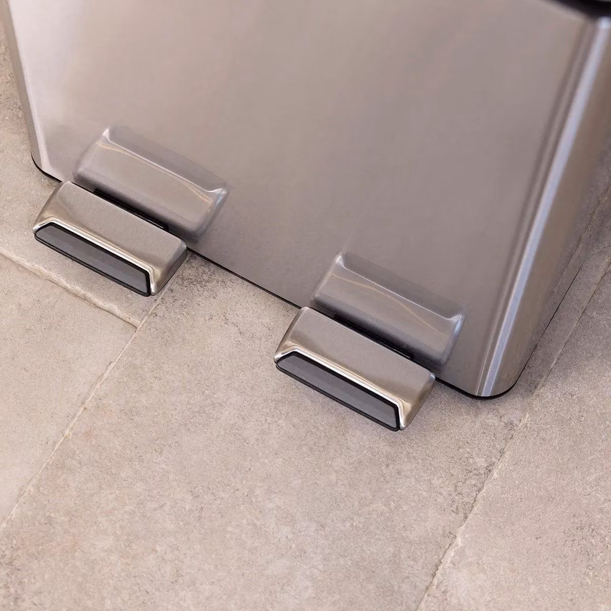 Charles Bentley Silver Stainless Steel Double Compartment Pedal Kitchen Bin with Soft Close and Removable Inner Buckets, 60L – 2