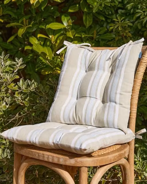 Dibor Set of 2 Traditional Striped Outdoor Chair Seat Pads in Blue, Beige and White, W/D/H: 40 x 40 x 40 cm – 1