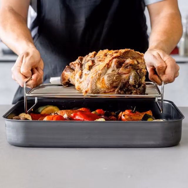 MasterClass Uncoated Silver Rectangular Roasting Rack, W: 32.0 cm, D: 23.5 cm, H: 8.0 cm