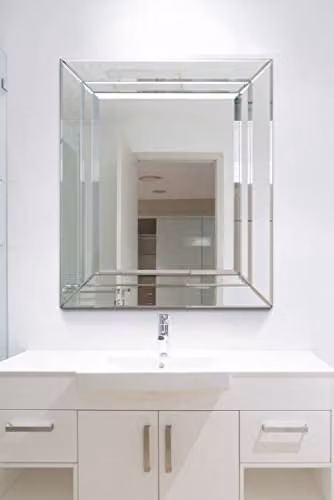 MirrorOutlet Cranbury All Glass Rectangular Wall Mirror in Silver, W: 68 cm, H: 58 cm – 1