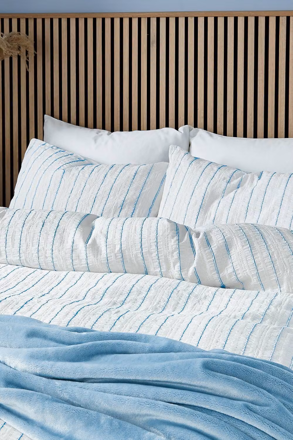 Helena Springfield Waffle Stripe Reversible Duvet Cover and Pillowcase Set in White and Blue, Single (90 x 200 cm) – 2