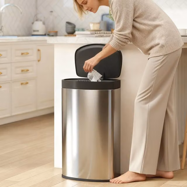 HOMCOM 55L Sensor Bin with Soft-Close Lid, Silver