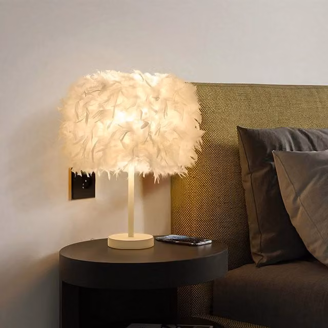 Living Star Modern Feather Bedside Table Lamp in White, Height: 35 cm