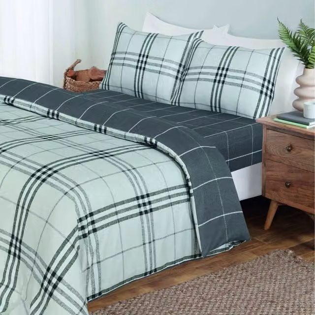 Rapport Home Grey and White Checked Microfibre Reversible Duvet Set with Fitted Sheet, W/D/H: 180 x 200 cm, Pillowcases 50 x 75 cm