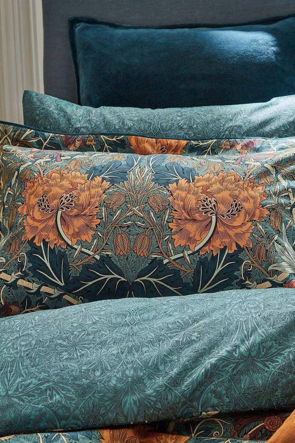 Morris & Co Honeysuckle & Tulip Oxford Pillowcase in Teal Floral Art Nouveau Design – 2