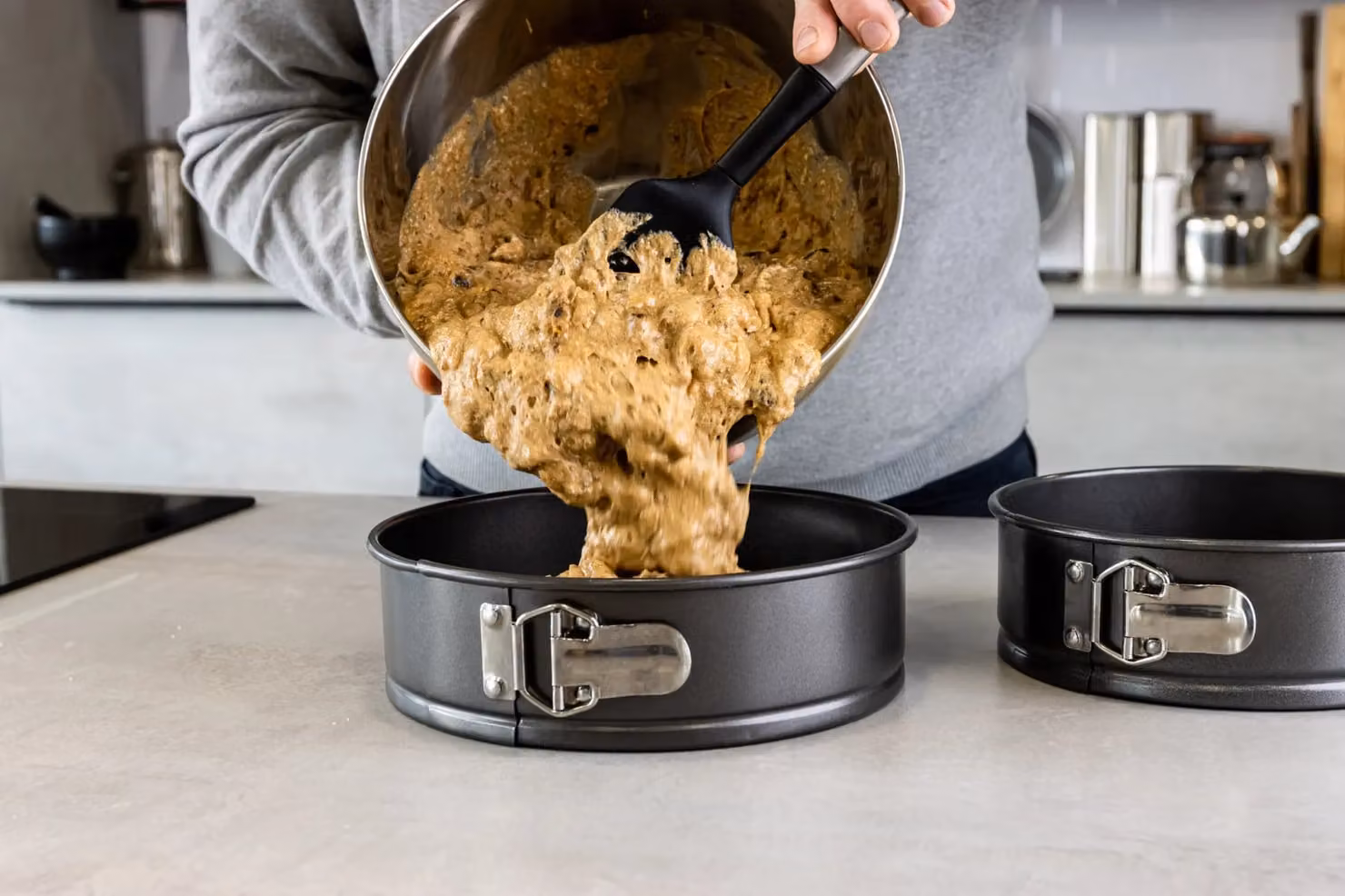 MasterClass 2pc Non-Stick Round Springform Cake Tin Set in Black Carbon Steel – 6