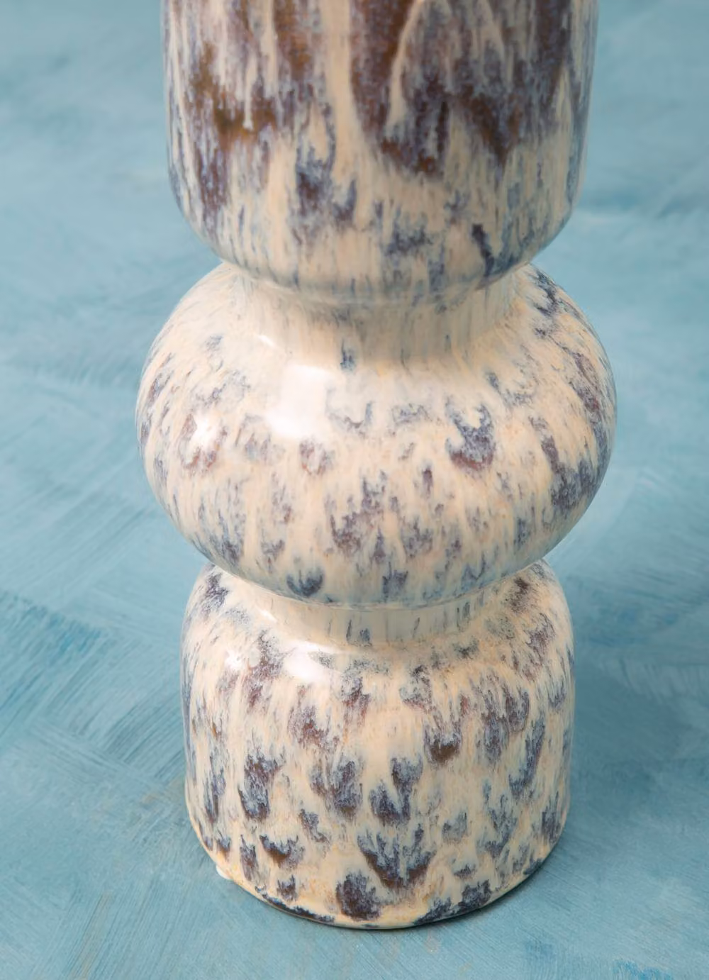 Orsina Medium Stoneware Vase in Beige and White with Marbling Effect – 2