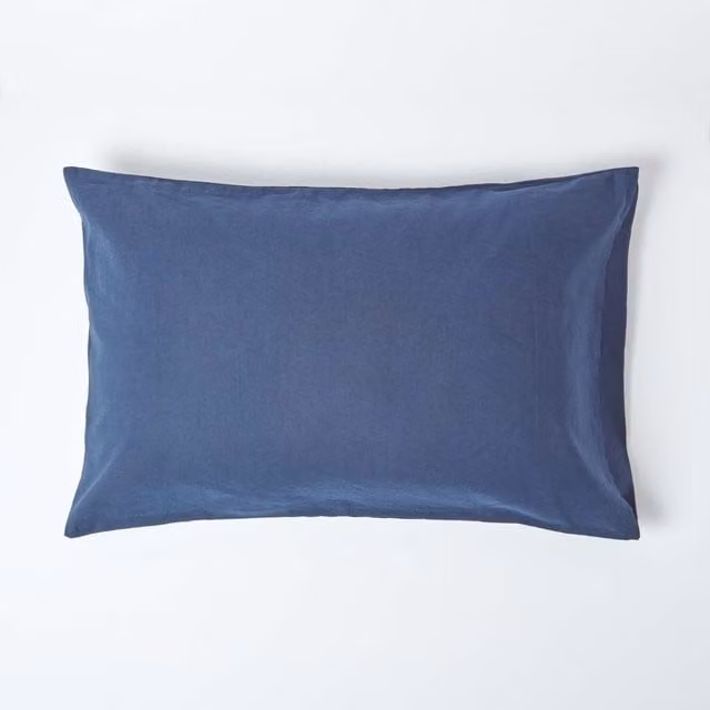 Homescapes Linen and Combed Cotton Kingsize Pillowcase with Envelope Closure in Navy Blue