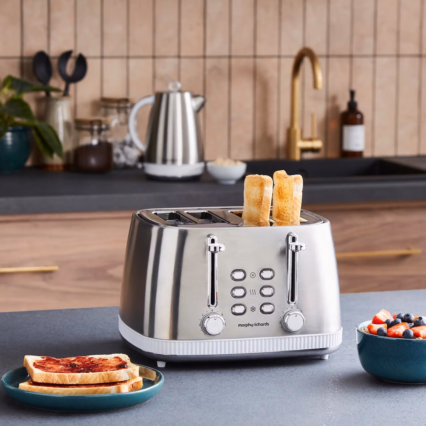 Morphy Richards Mexborough 4 Slice Toaster in Black and White with Stainless Steel Finish and Timer – 2