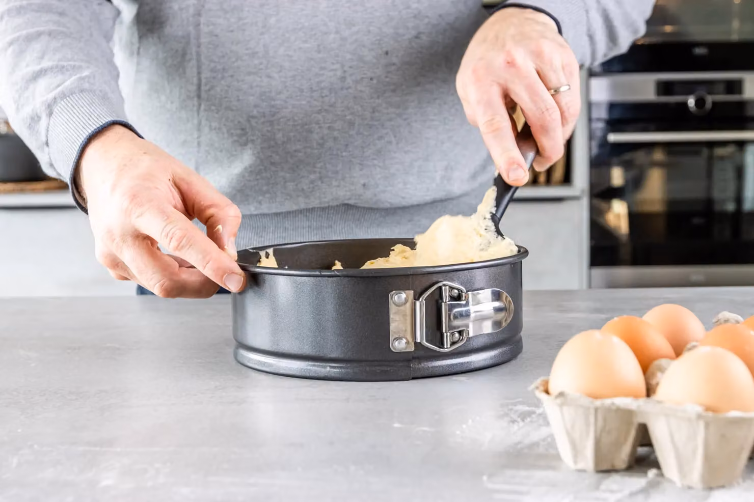 MasterClass 2pc Non-Stick Round Springform Cake Tin Set in Black Carbon Steel – 5